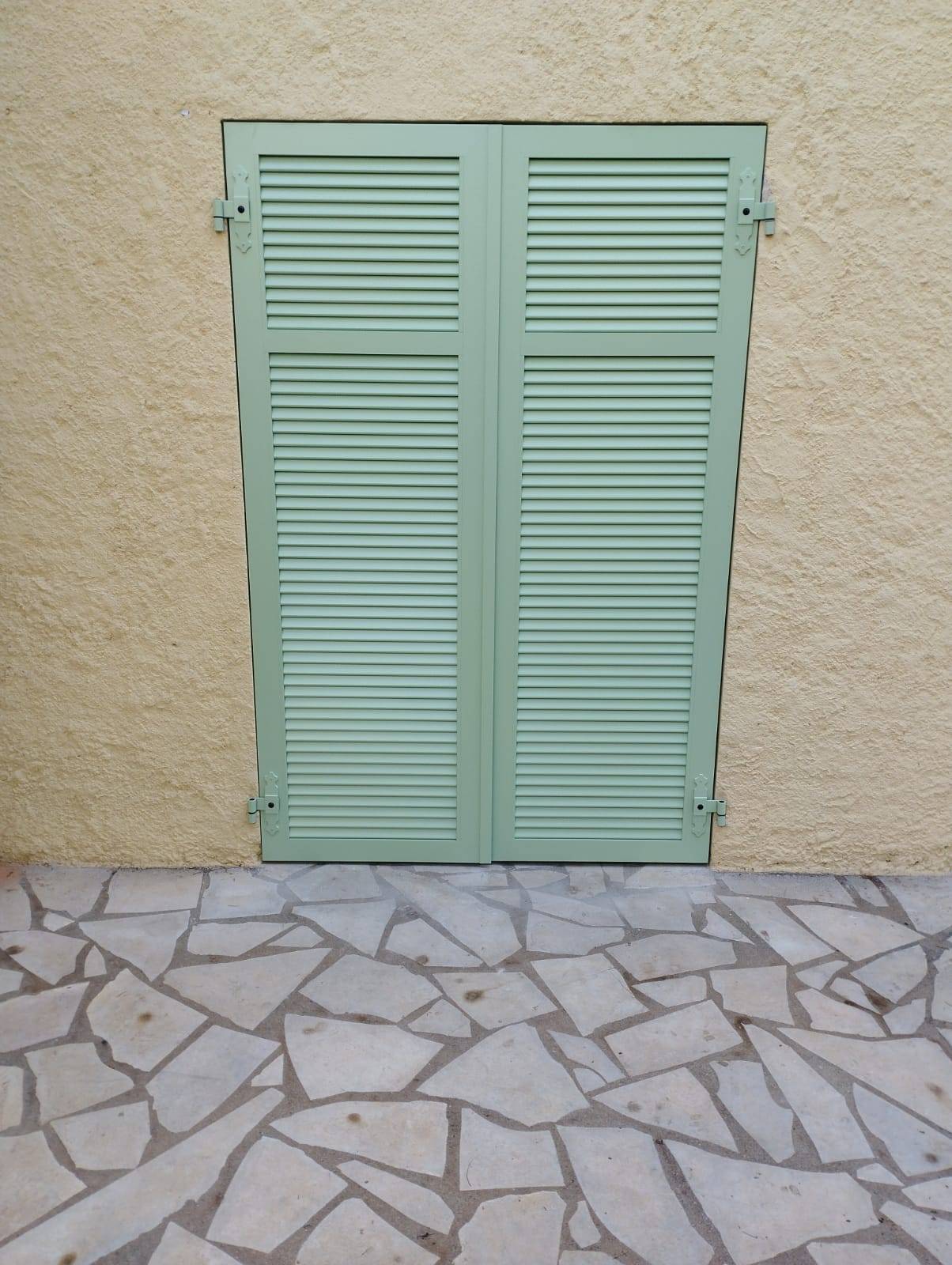 Volet battant en aluminium à Grimaud 