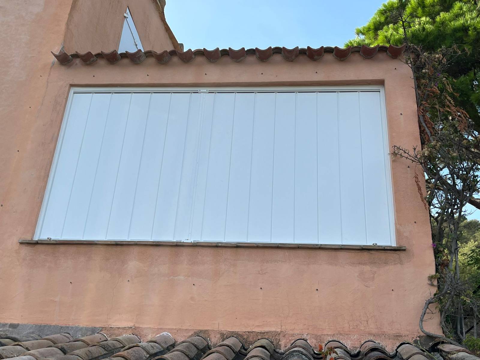 Remplacement de jalousie plate en bois par jalousie plate en aluminium à Sainte-Maxime dans le Golfe de Saint-Tropez