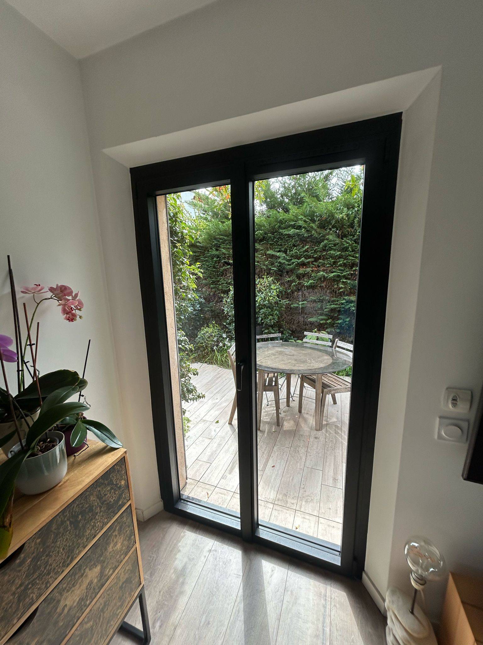 Remplacement de l'ensemble des menuiseries en bois d'une maison par des menuiseries en aluminium à Gassin dans le Var