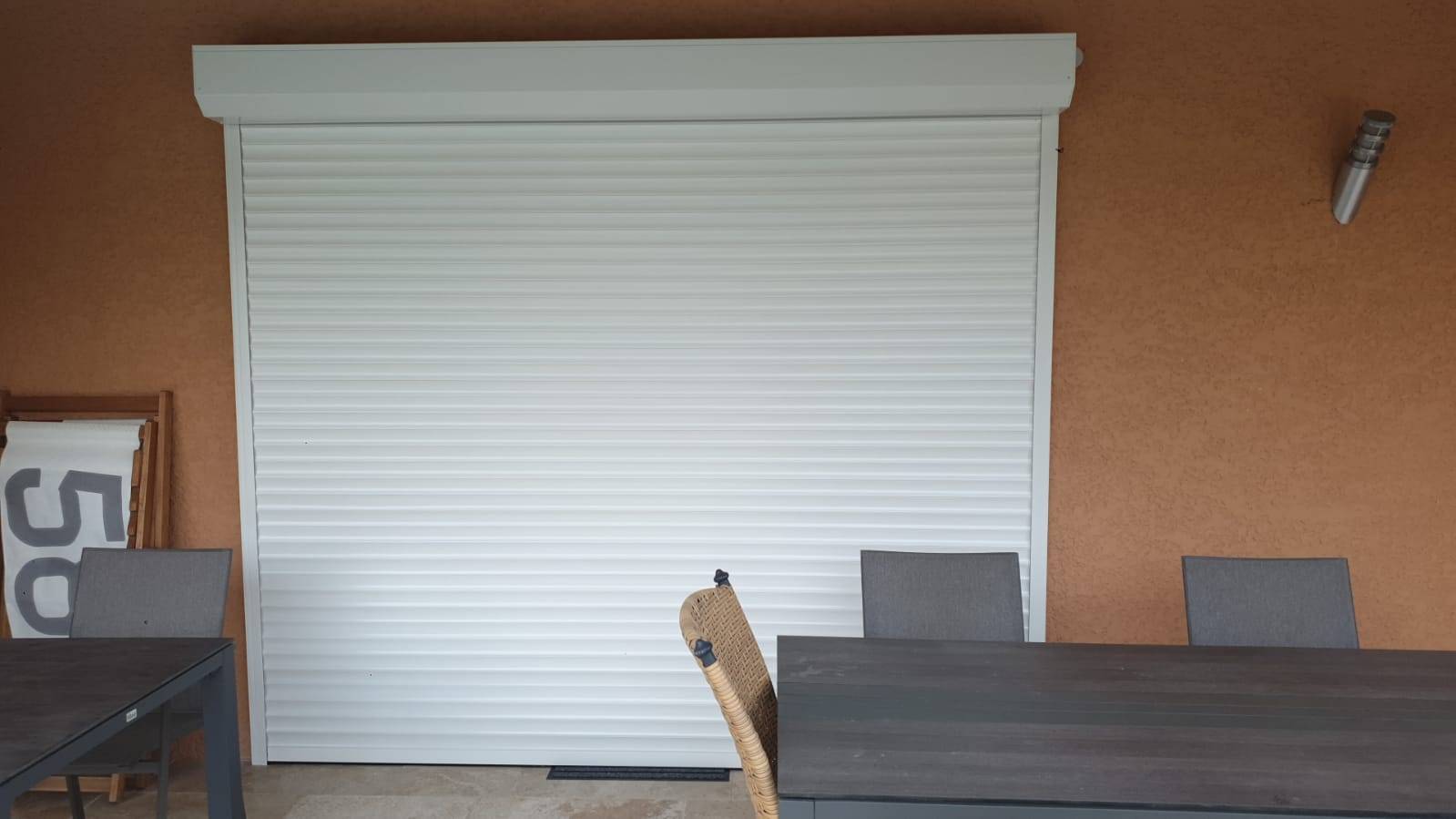 Installation d'un volet roulant monobloc électrique à Gassin dans le Golfe de Saint-Tropez