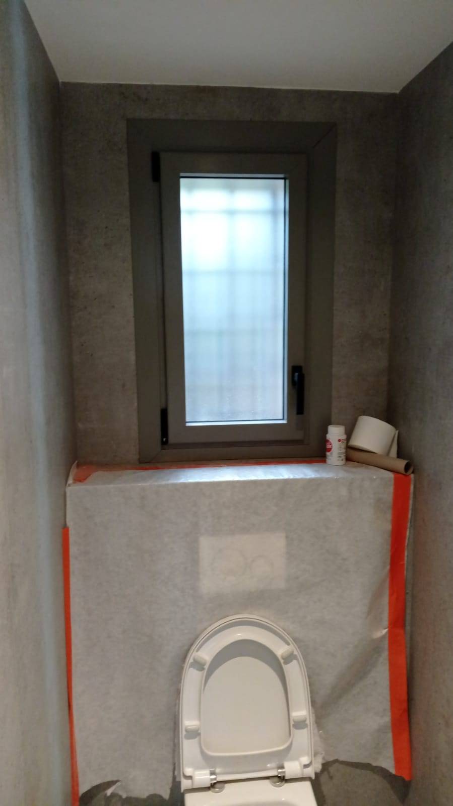 Menuiserie aluminium ral 7030 à Cavalaire dans le Golfe de Saint Tropez 