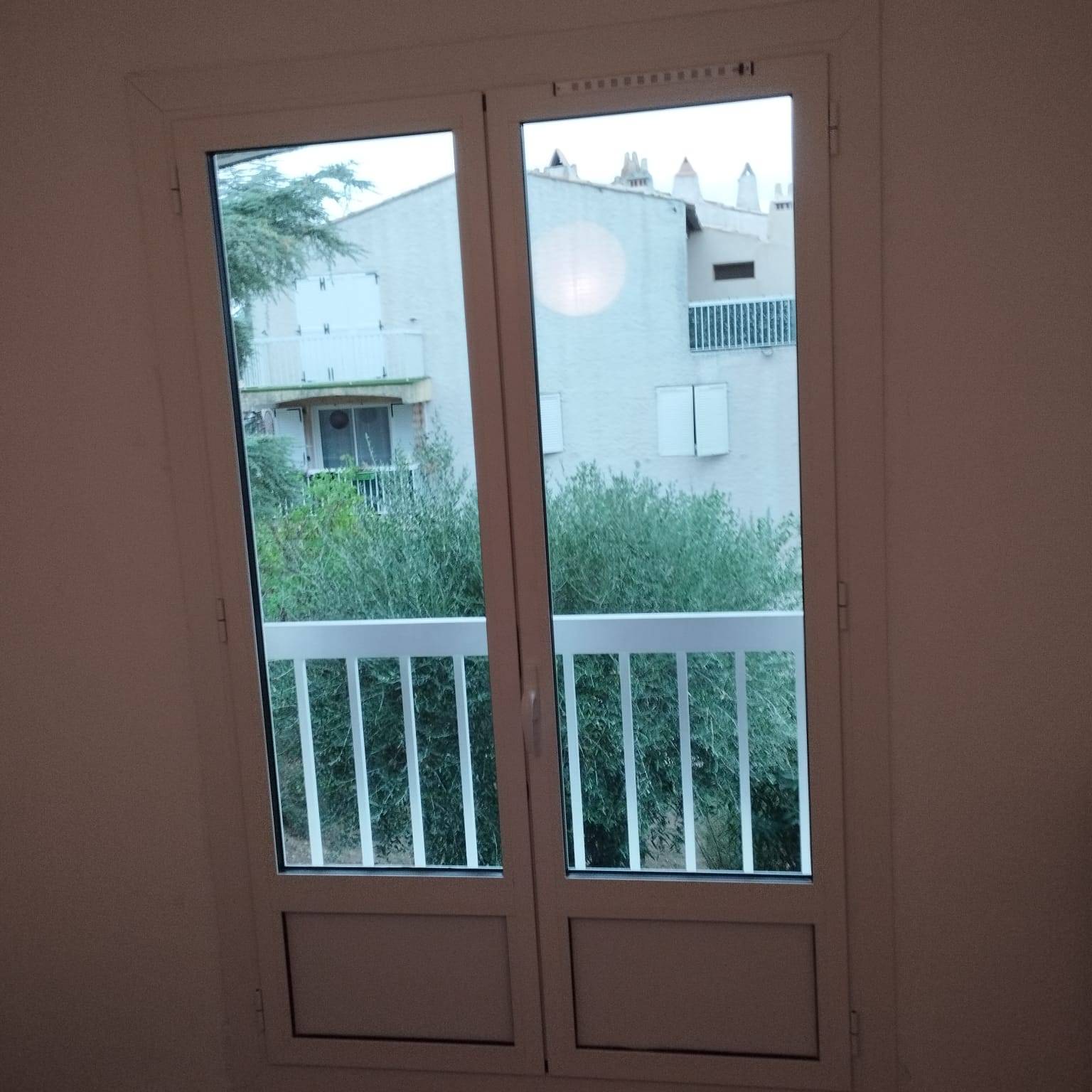 Remplacement de menuiseries e bois par menuiseries en aluminium à Cogolin dans le Golfe de Saint-Tropez