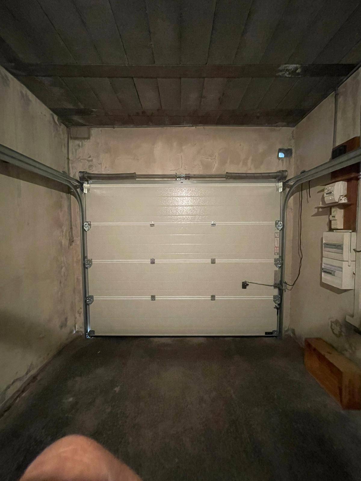 Porte de garage sectionnelle à Cogolin 