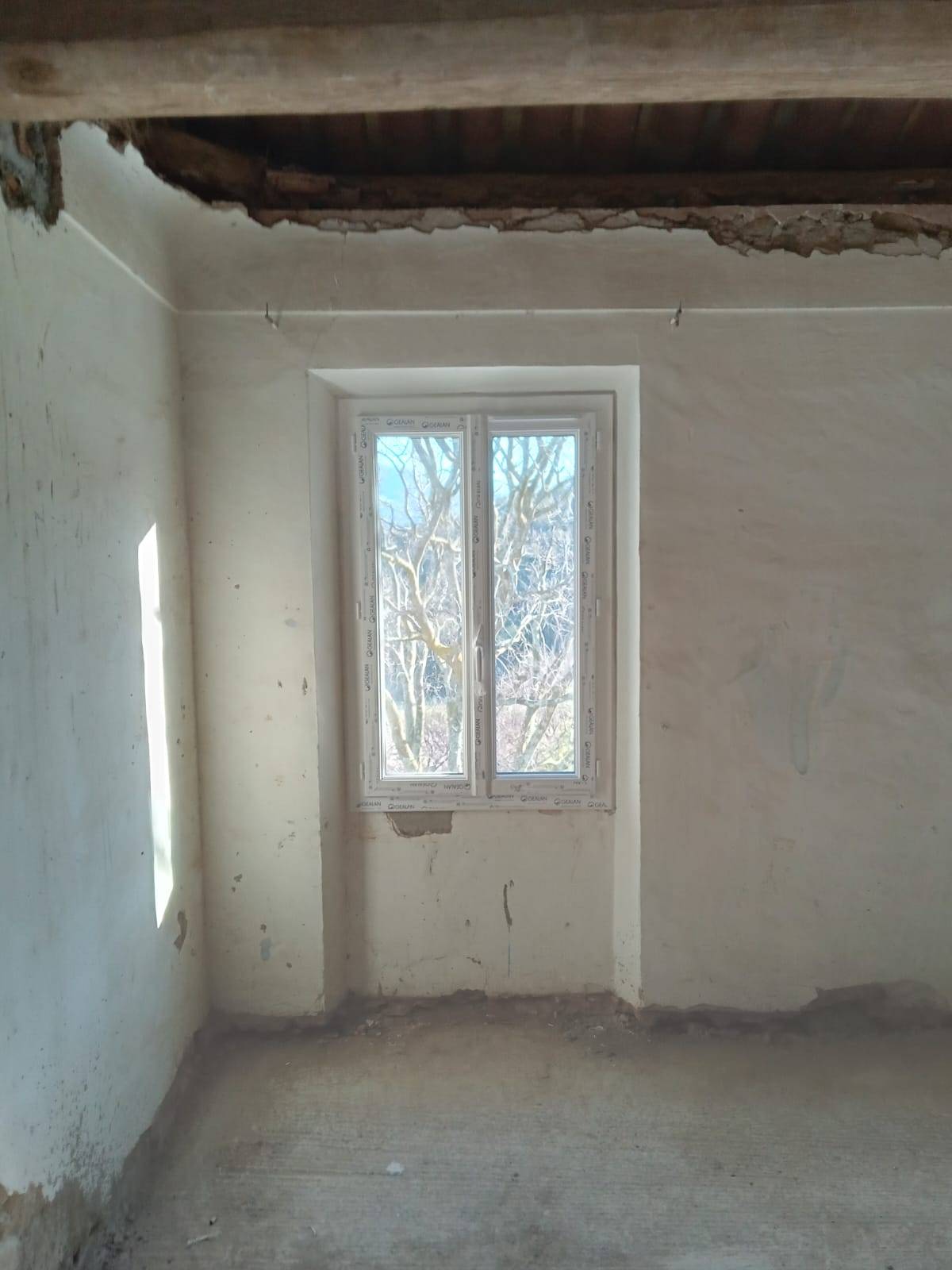 Remplacement de fenêtres en bois par des fenêtres en PVC à COGOLIN dans le Golfe de Saint-Tropez