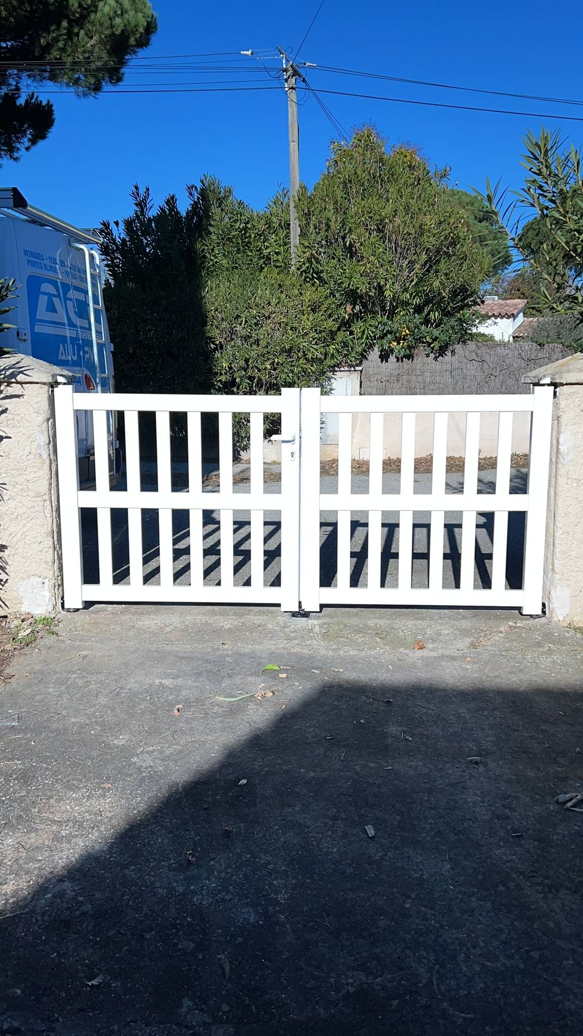 Remplacement de portail bois par portail en aluminium à Grimaud dans le Golfe de Saint-Tropez