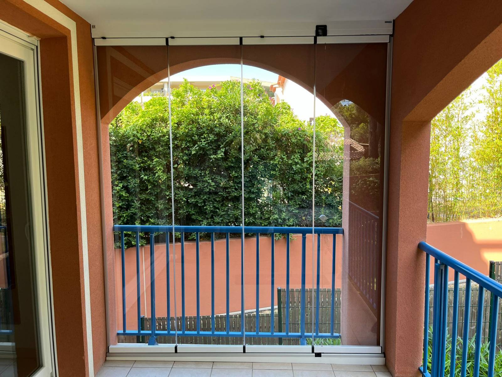 Système pivotant et coulissant vitré SF25