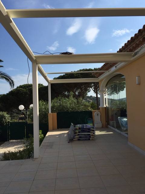 Installation d’une Pergola Bioclimatique sur mesure à Sainte maxime dans le golfe de Saint-tropez