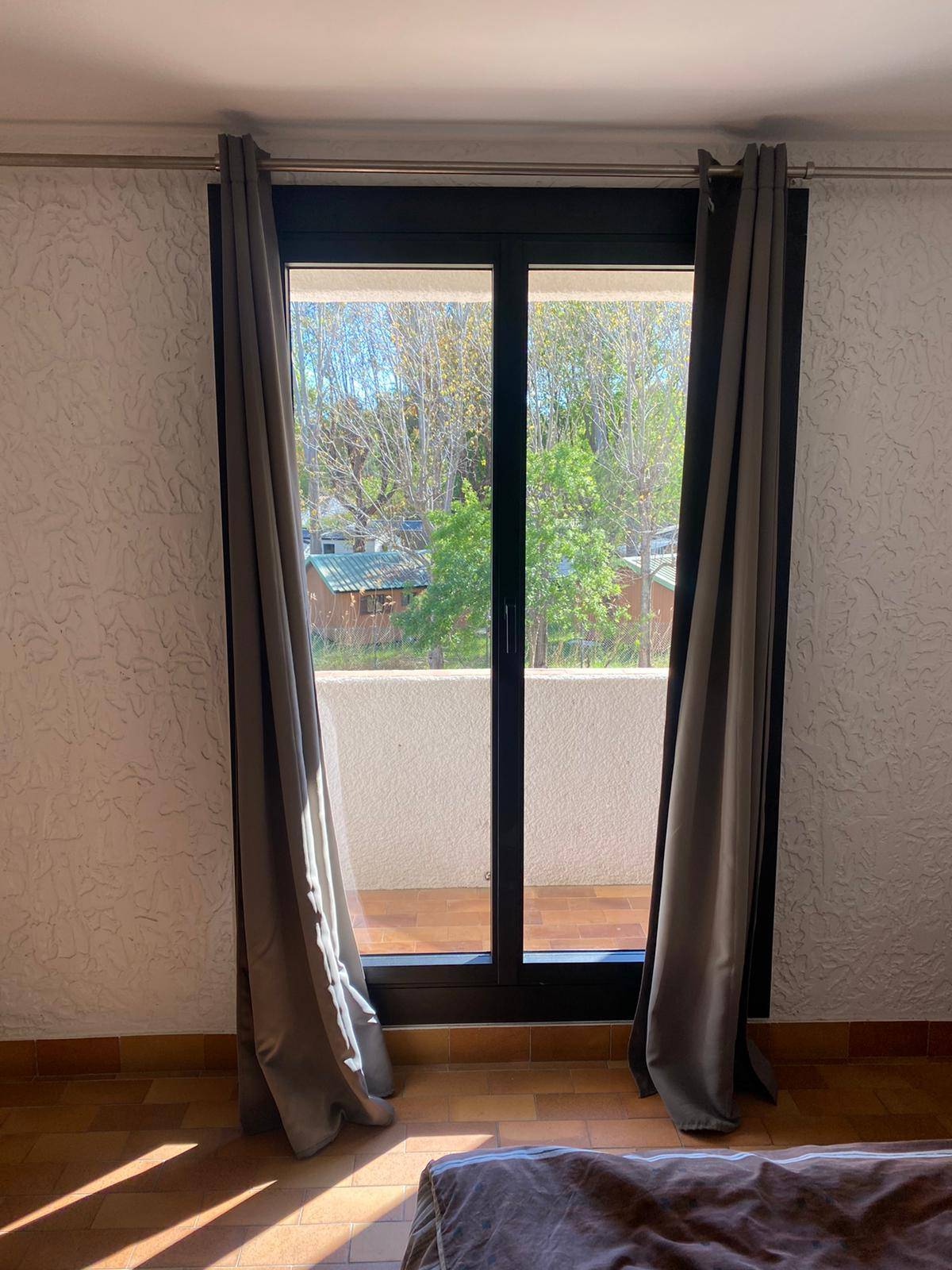 Porte-fenêtre en aluminium 