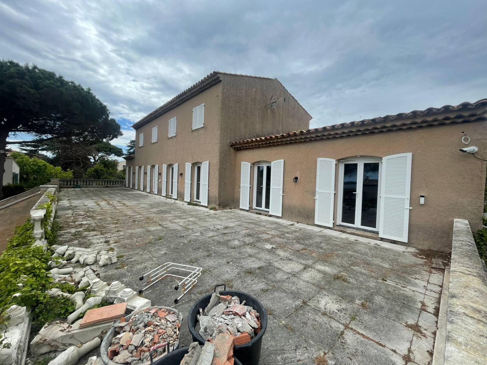 Rénovation de l'ensemble des menuiseries d'un mas Provençal à Sainte-Maxime dans le Golfe de Saint-Tropez