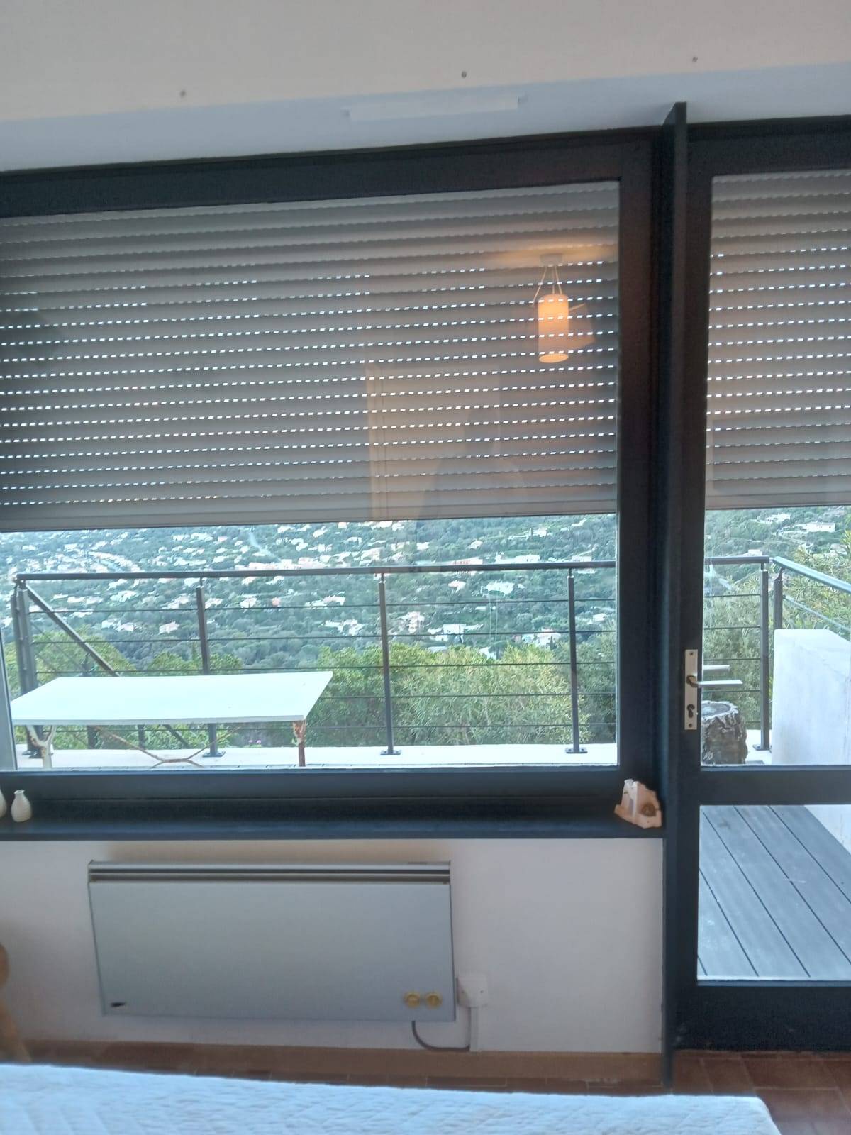 Installation de volet roulants monobloc et motorisation de volets roulants manuels à Cavalaire-Sur-Mer dans le Golfe de Saint-Tropez