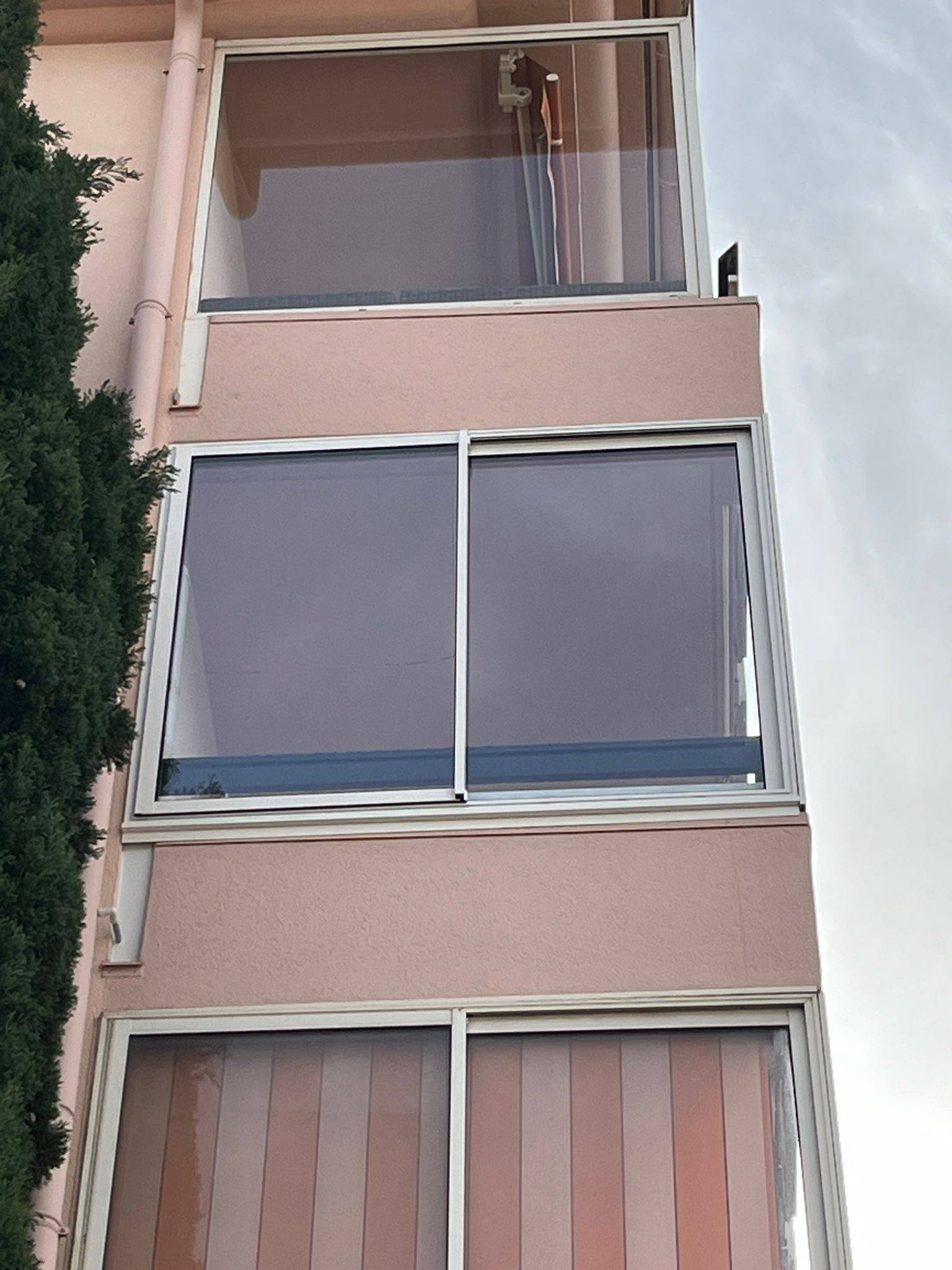 Remplacement d'un châssis coulissant en aluminium à Sainte-Maxime dans le Golfe de Saint-Tropez