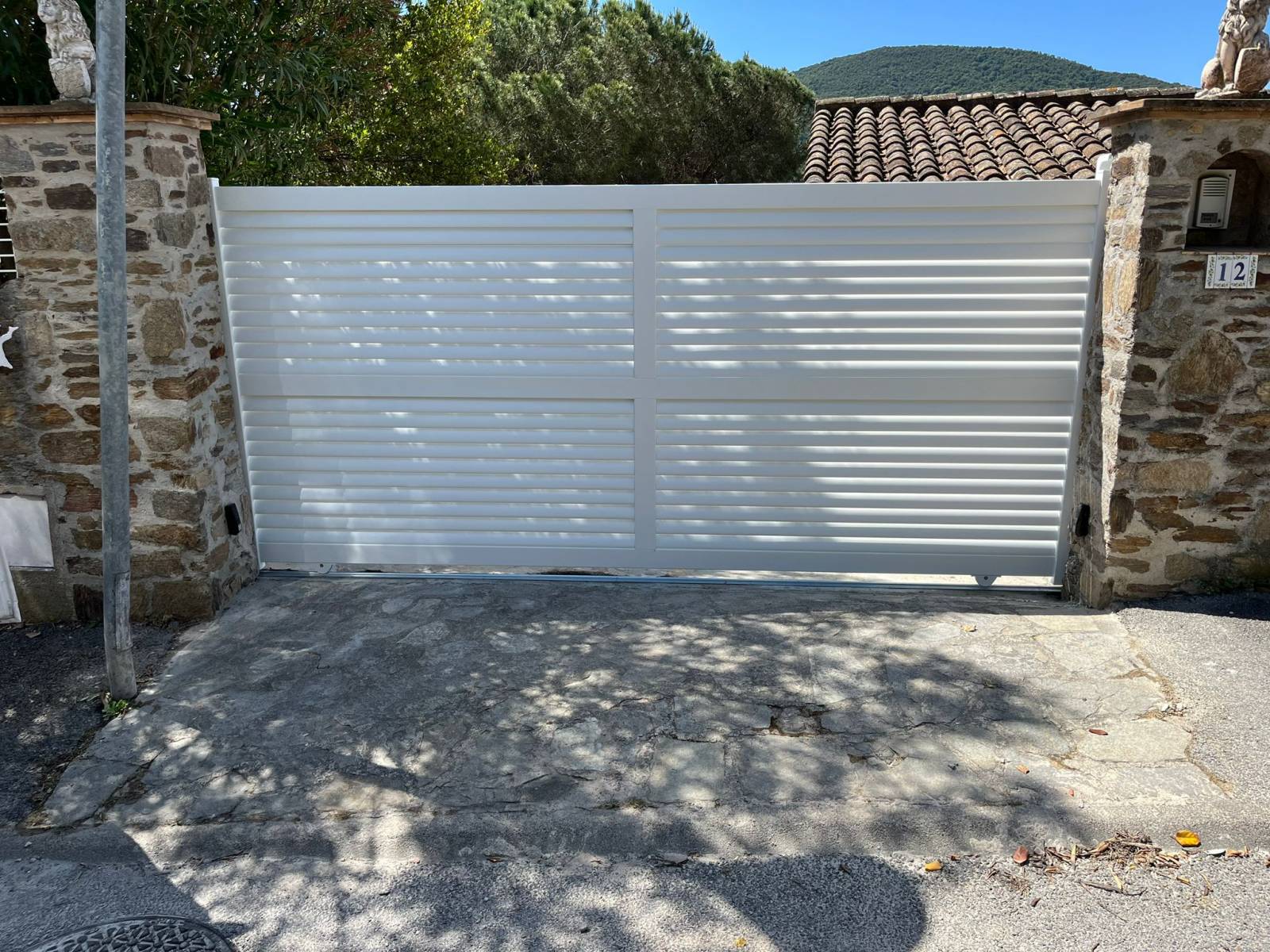 Portail coulissant en aluminium à Sainte-Maxime