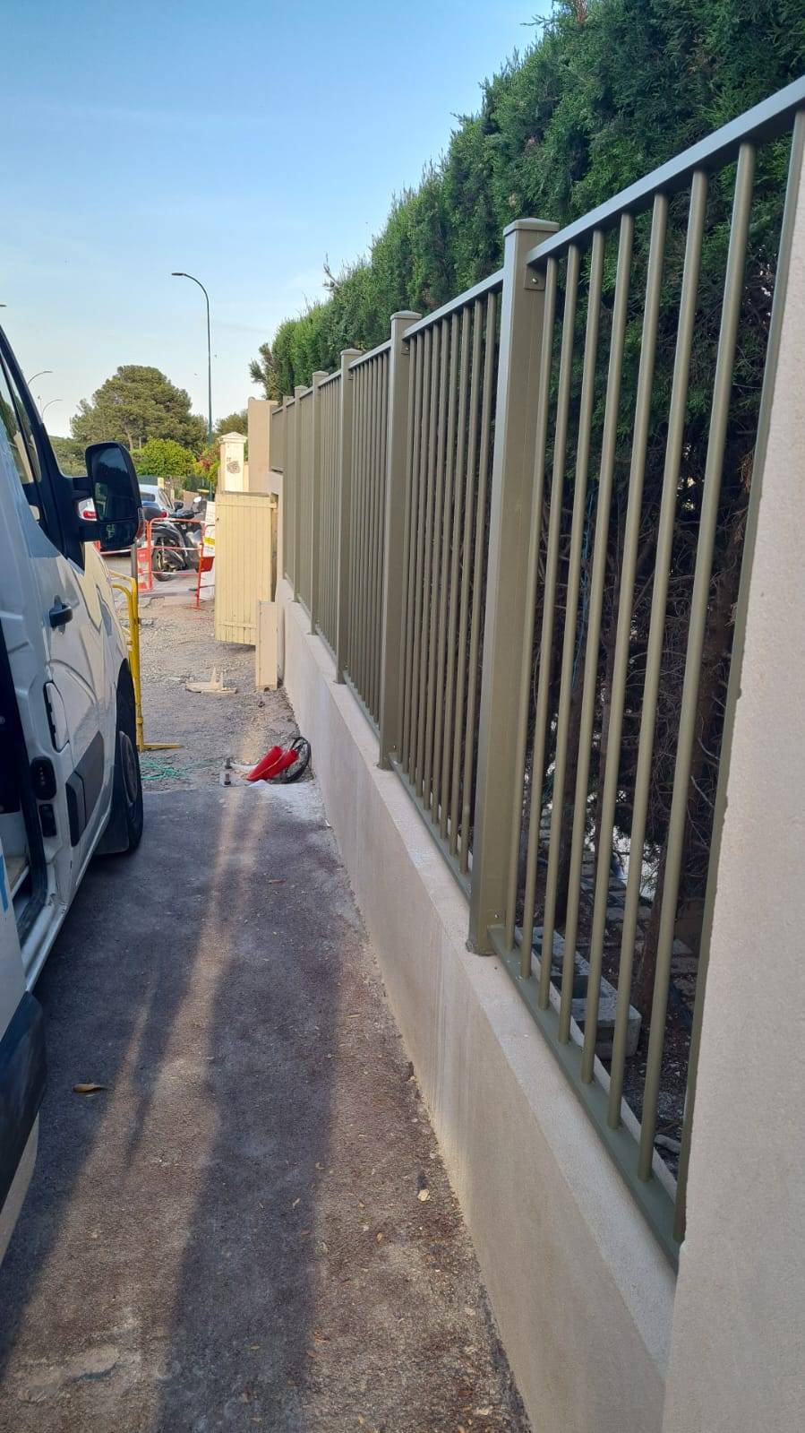 Installation d'un portail, d'un portillon et de 15 ml de clôture à Saint-Tropez dans le Golfe de Saint-Tropez