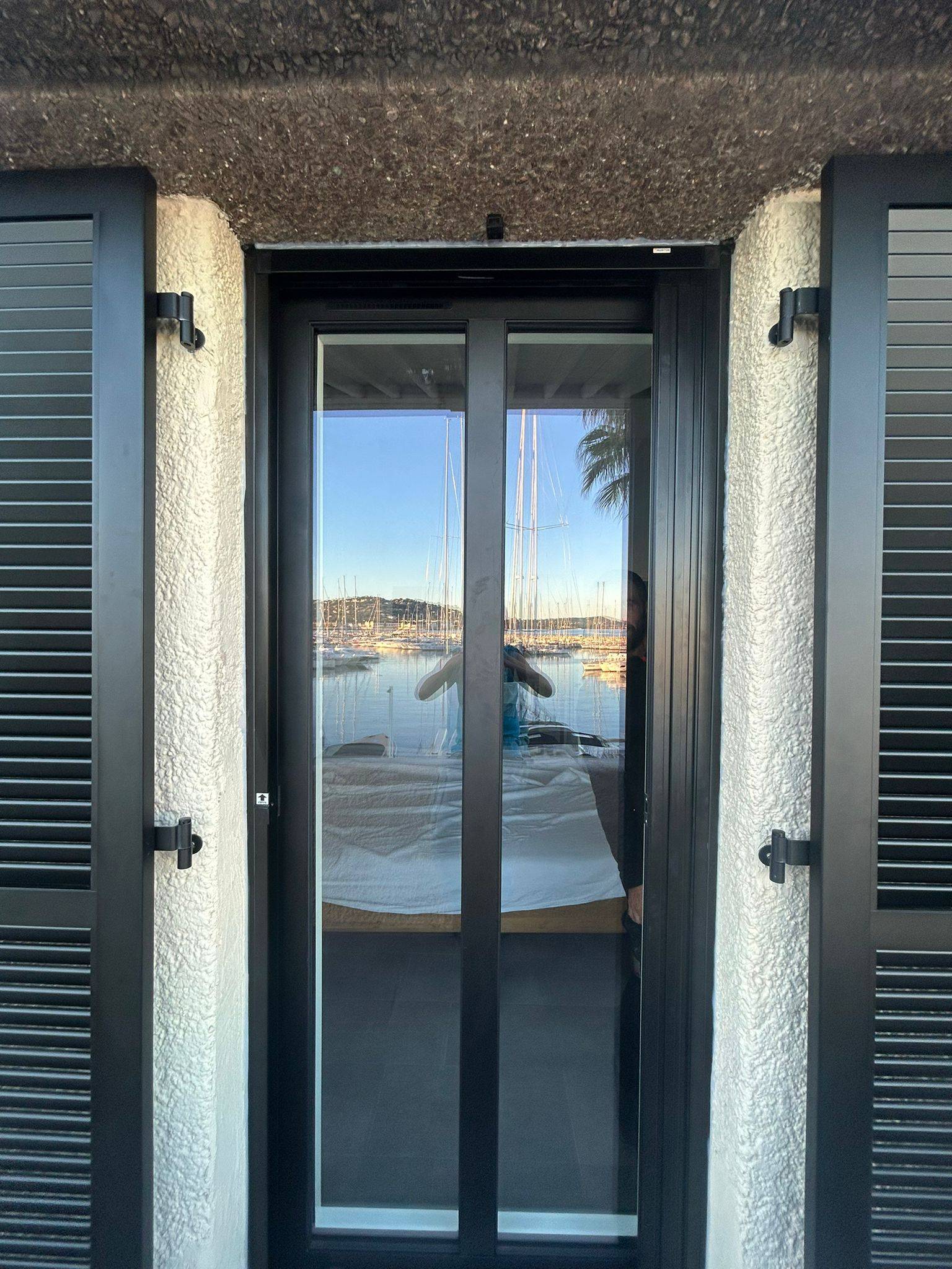 Porte fenêtre en aluminium sur mesure à Cogolin 