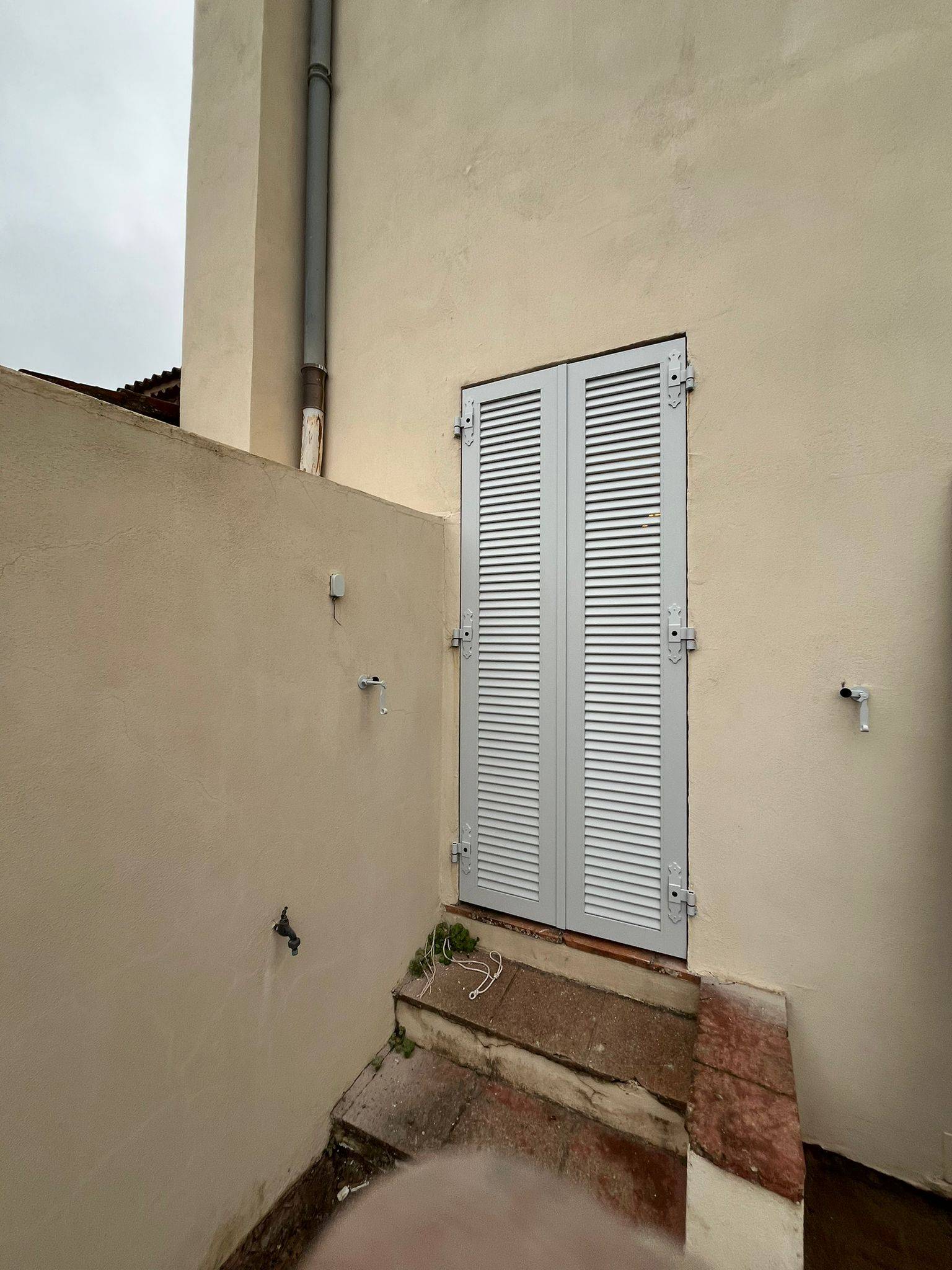 Volet battant en aluminium sur mesure à Ramatuelle 