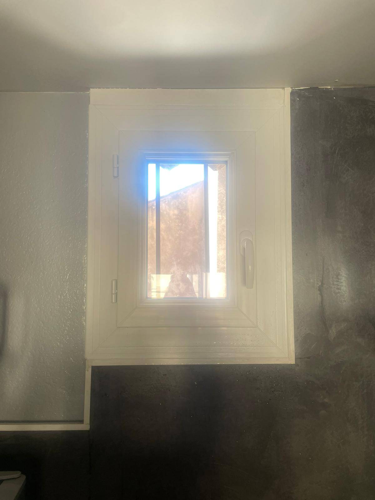 Remplacement de fenêtres en bois par des fenêtres en PVC à Saint-Tropez dans le Var