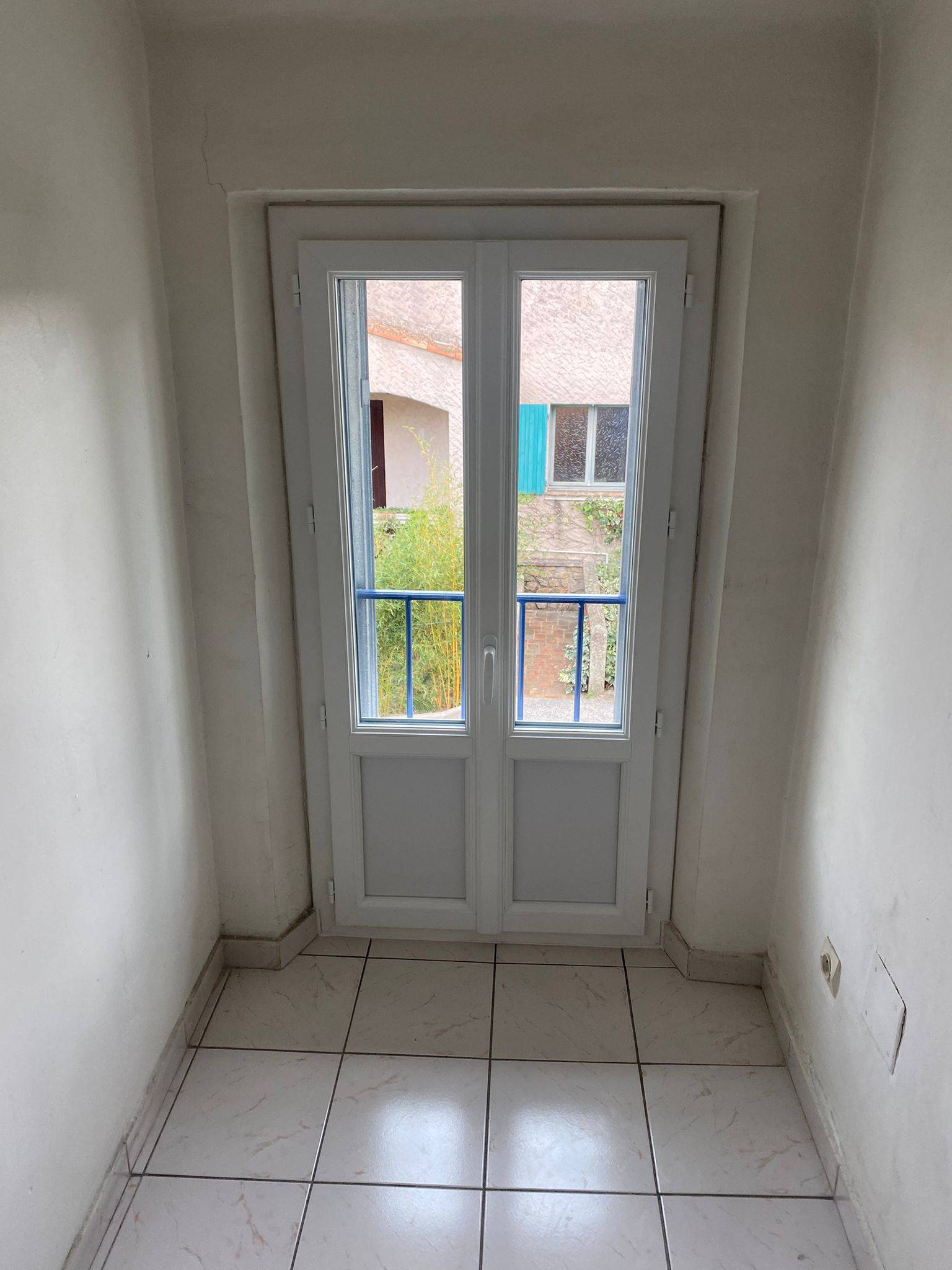 Fenêtre PVC double vitrage phonique avec contrôle solaire 