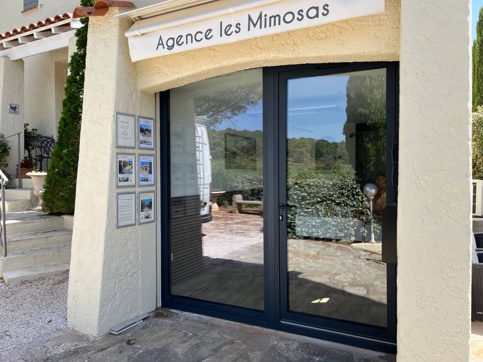 Porte + châssis fixe en aluminium à la Croix-Valmer