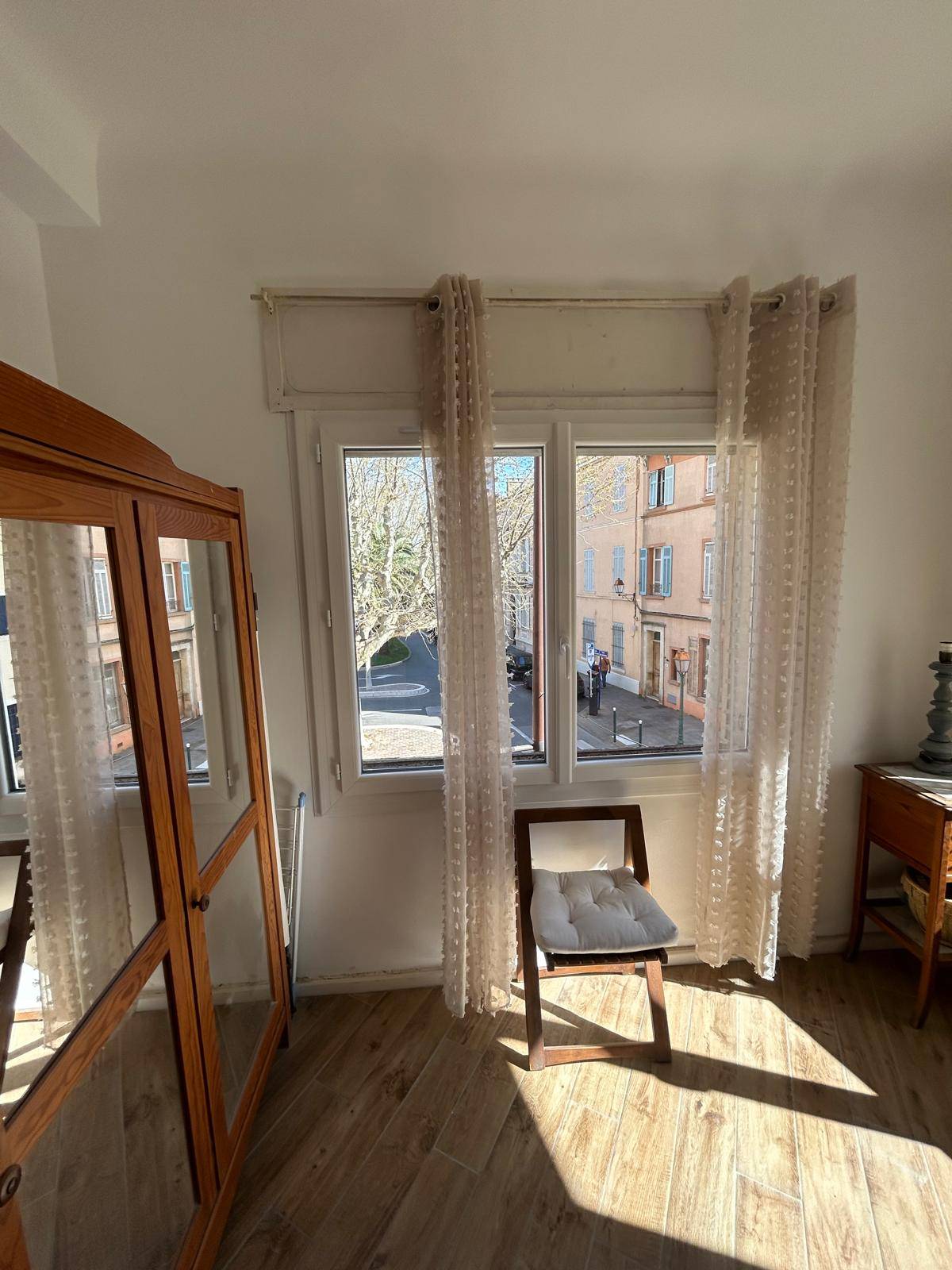 Remplacement de fenêtres en bois par des fenêtres en PVC à Sainte-Maxime dans le Golfe de Saint-Tropez