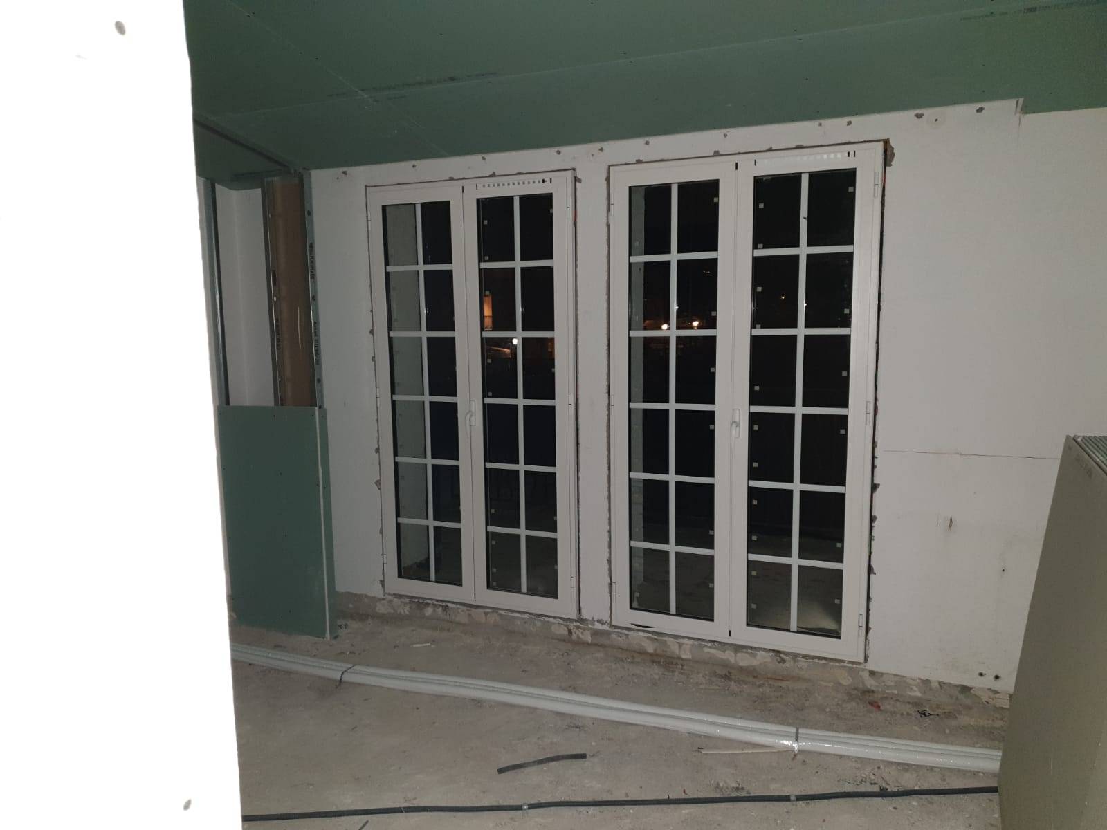 Remplacement de menuiseries extérieures en bois par des menuiseries extérieures en aluminium à Port-Grimaud