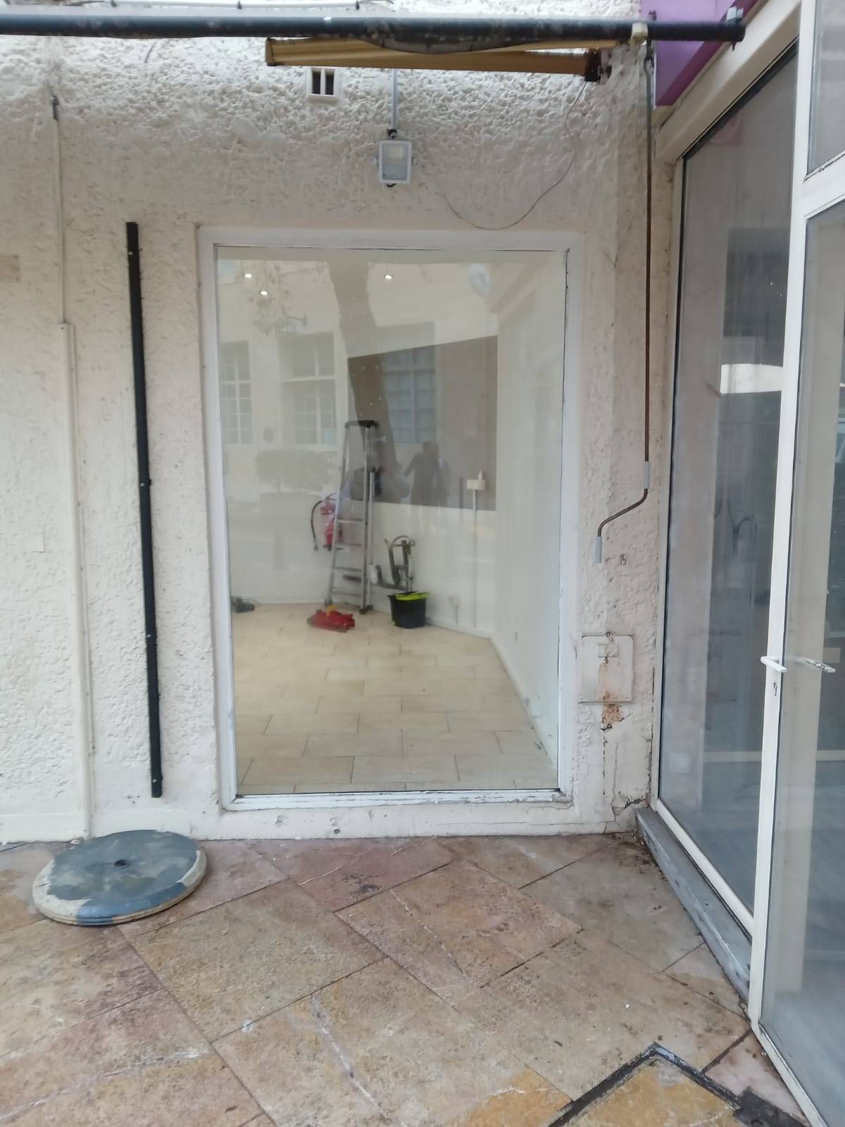 Remplacement de vitrage à l'identique suite casse à Saint-Tropez dans le Golfe de Saint-Tropez