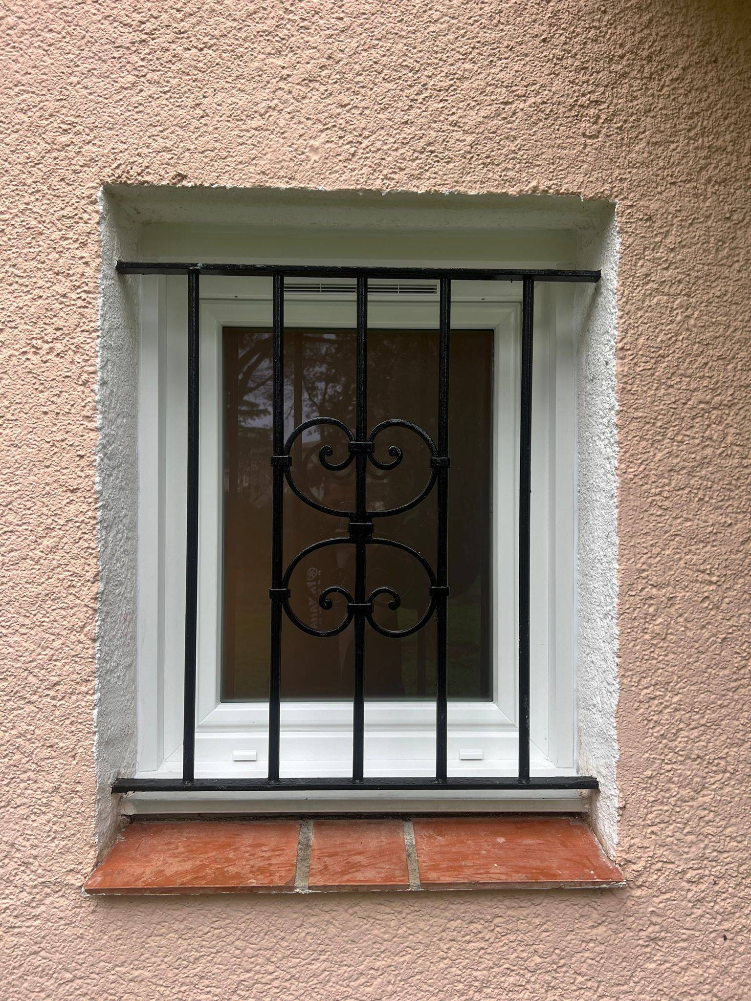 Fenêtre PVC oscillo-battante à Cogolin 