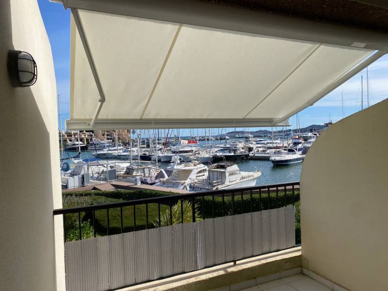 Store banne STB 250 dans le Golfe de Saint-Tropez 