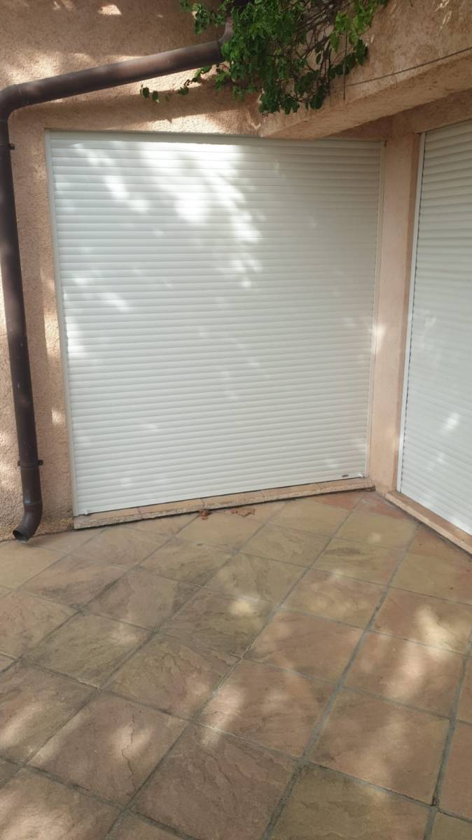 Tablier et coulisses de volet roulant en aluminium 83420 