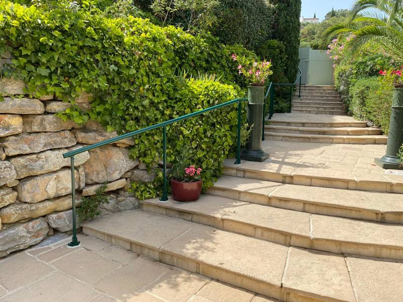 Main courante en aluminium dans le Golfe de Saint-Tropez