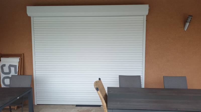 Installation d'un volet roulant monobloc électrique à Gassin dans le Golfe de Saint-Tropez