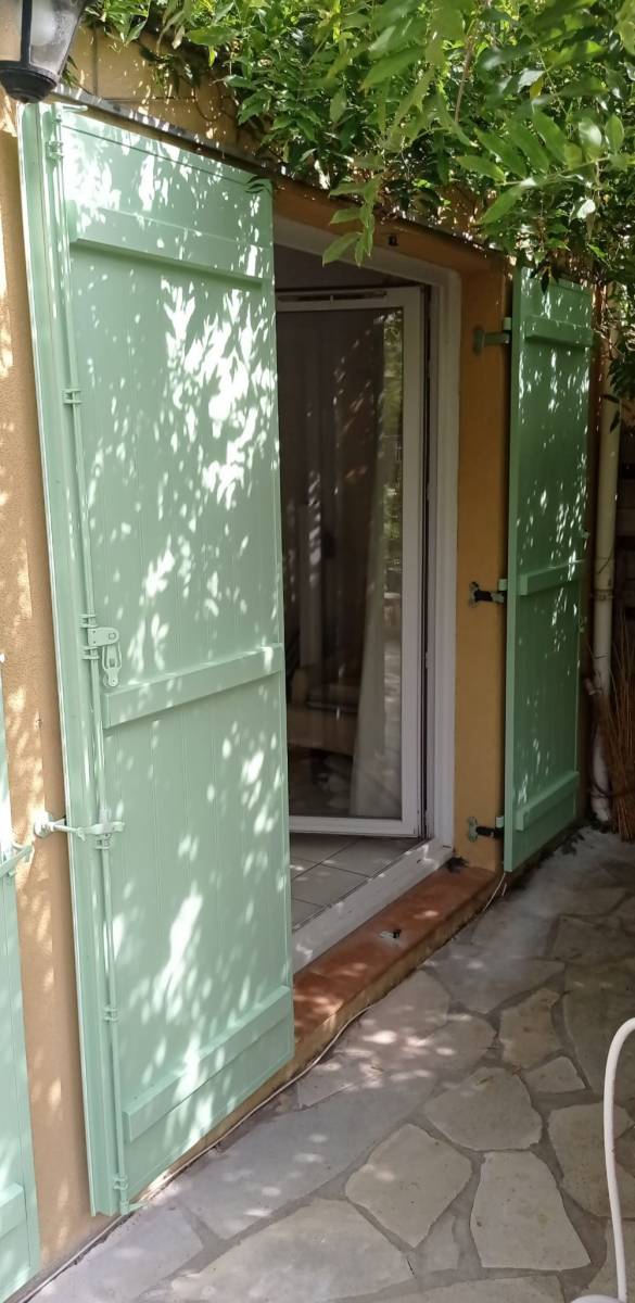 Volet battant iso avec barres à Cogolin