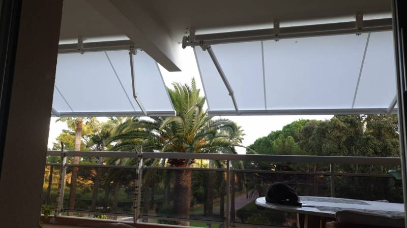 Remplacement de stores bannes manuels à Cavalaire-Sur-Mer dans le Golfe de Saint-Tropez