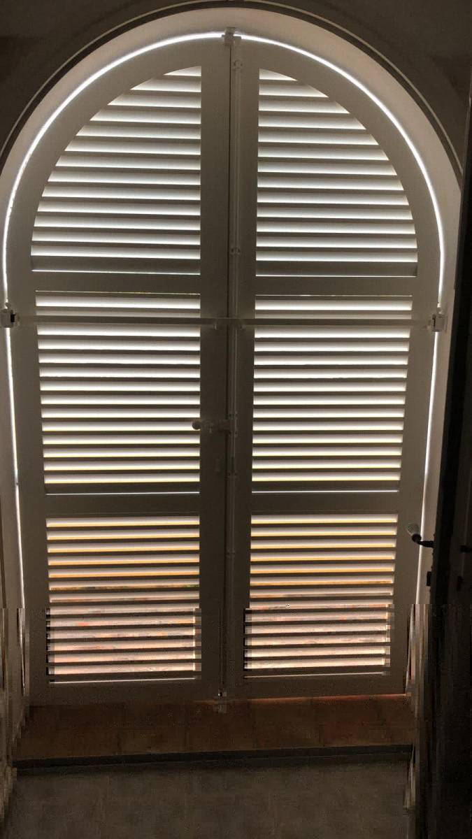 Remplacement de volets bois par volets battants aluminium à Grimaud dans le Golfe de Saint-Tropez