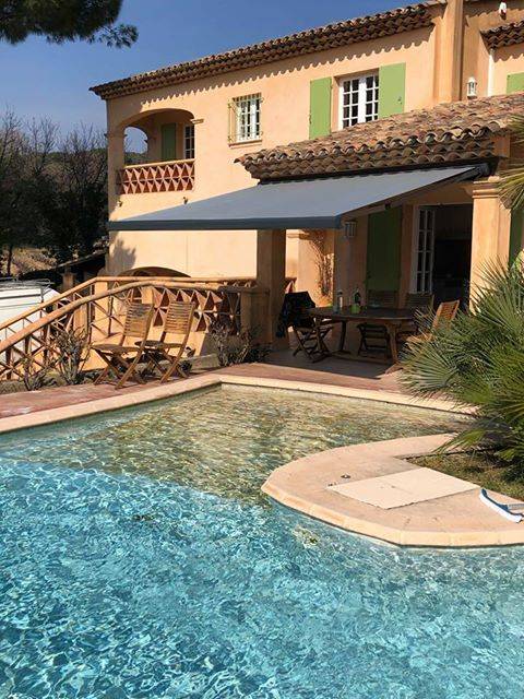 Installation de store banne extérieur à Grimaud 83310, Golfe de Saint Tropez