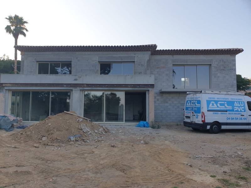 Fourniture et pose en neuf de menuiseries en aluminium sur la commune de la Croix-Valmer