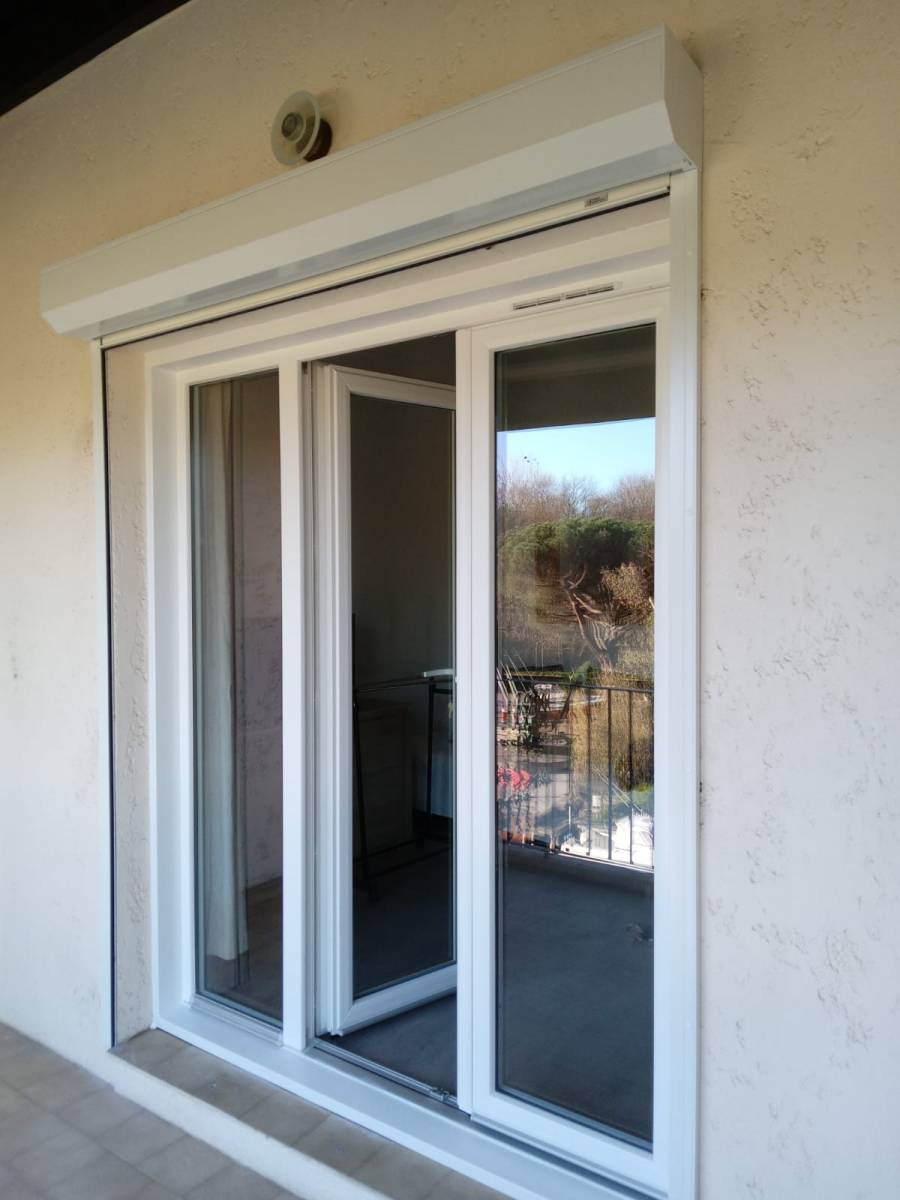 Installation en rénovation de fenêtre en PVC à Cogolin dans le Golfe de Saint-Tropez