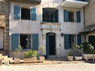 Volets battants à Grimaud 