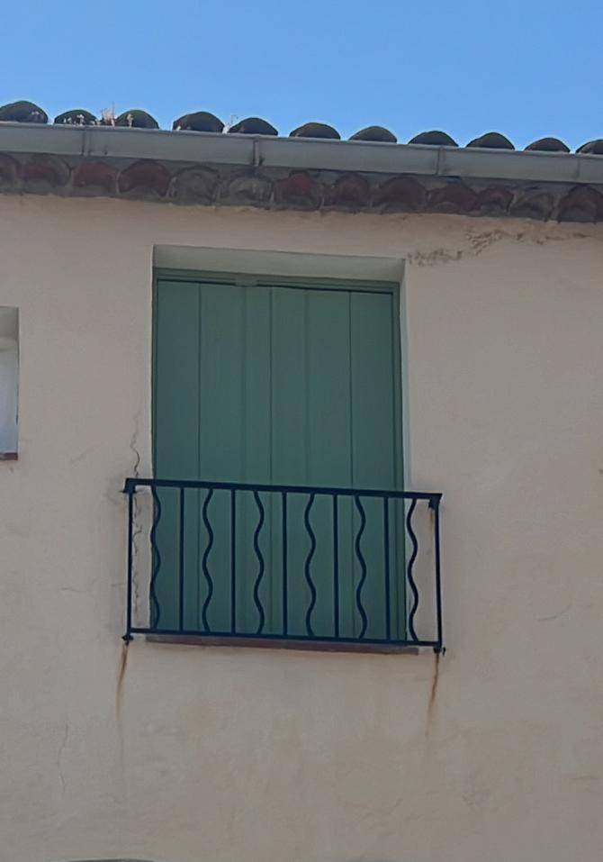 Remplacement de persienne en bois par des persiennes en aluminium à Port-Grimaud dans le Golfe de Saint-Tropez