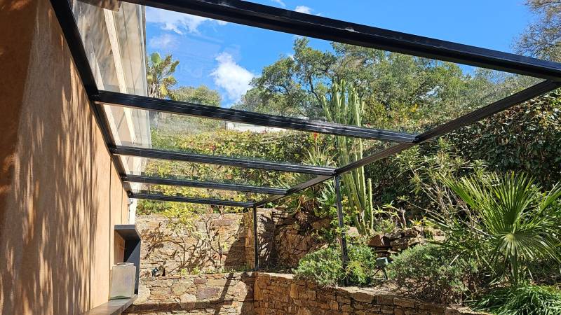 Remplacement de plaques en polycarbonates par des vitrages à La Croix-Valmer dans le Golfe de Saint-Tropez