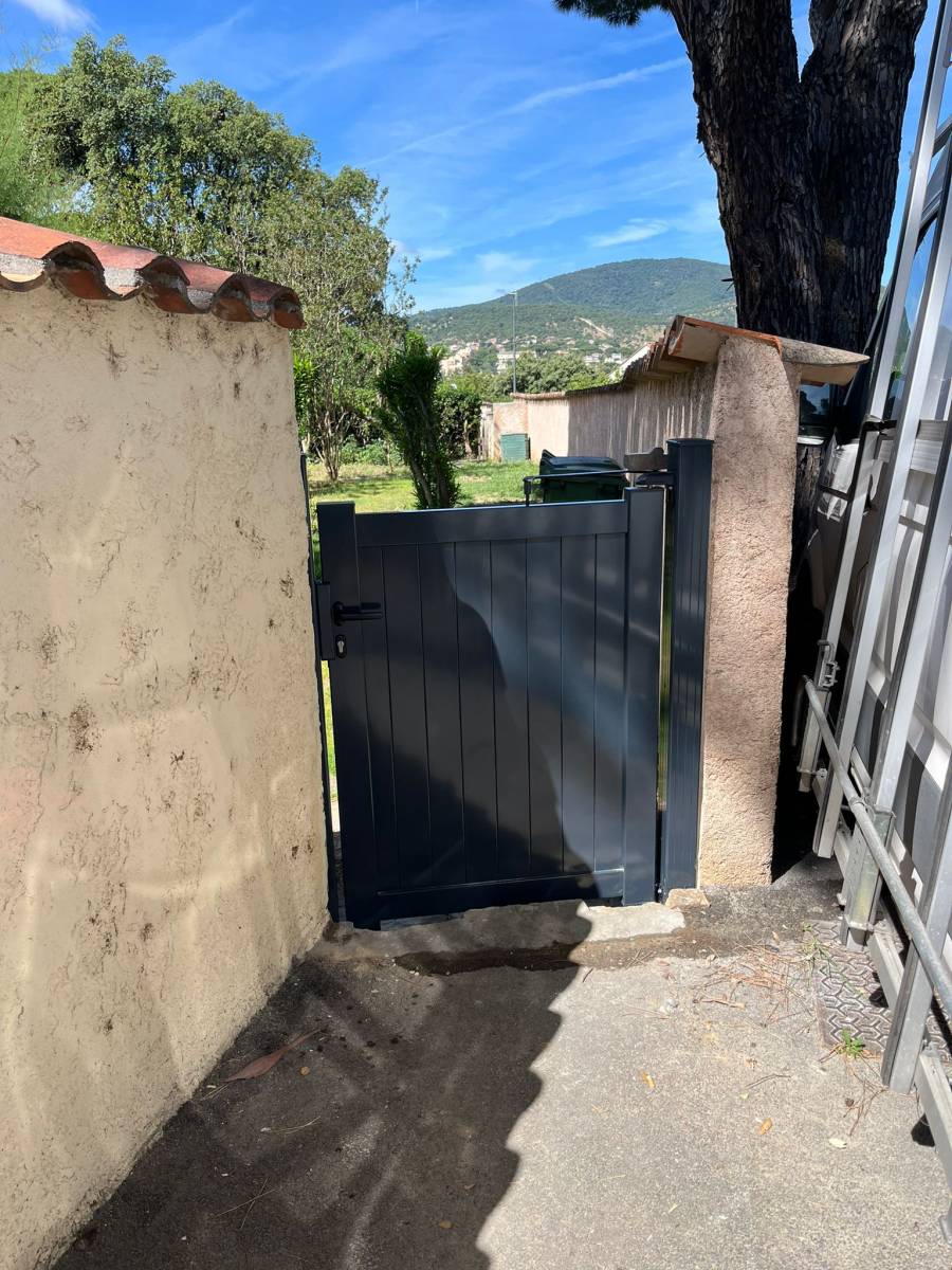 Portillon en aluminium à Sainte-Maxime 