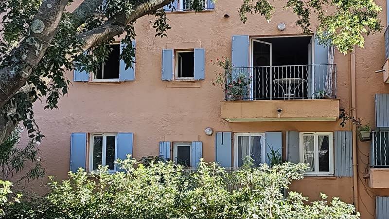 Remplacement de volets battants en bois par des volets battants en aluminium à Grimaud dans le Golfe de Saint-Tropez