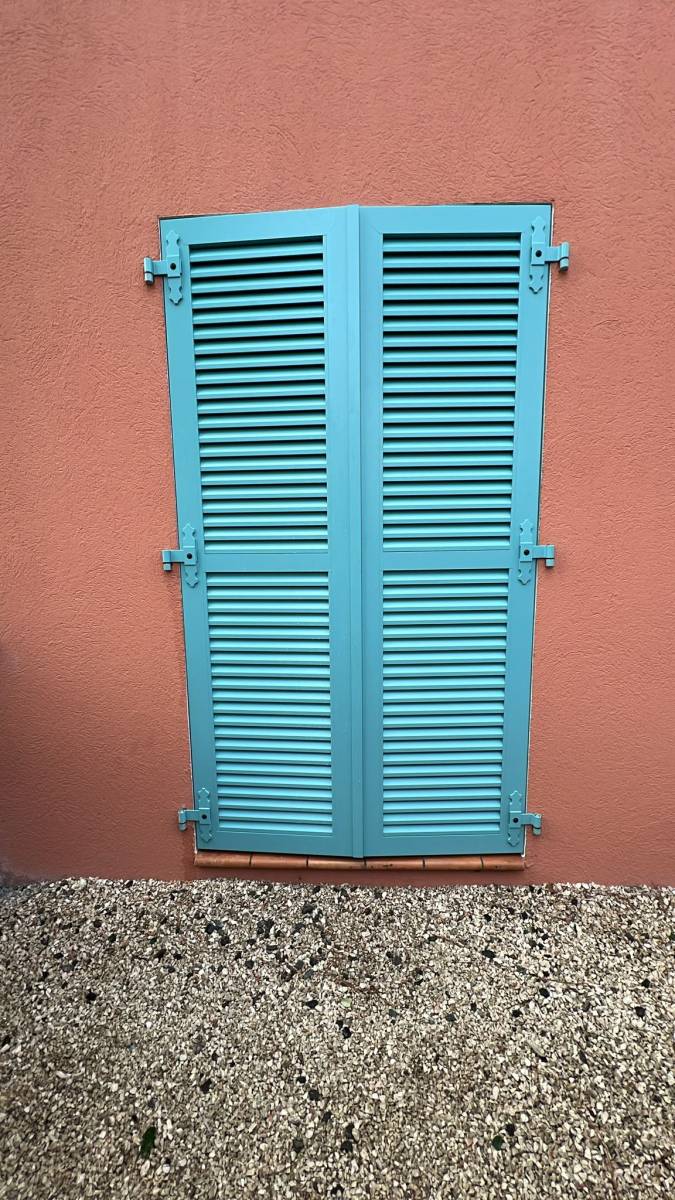 Volet battant en aluminium EHRET modèle JS à Sainte-Maxime 