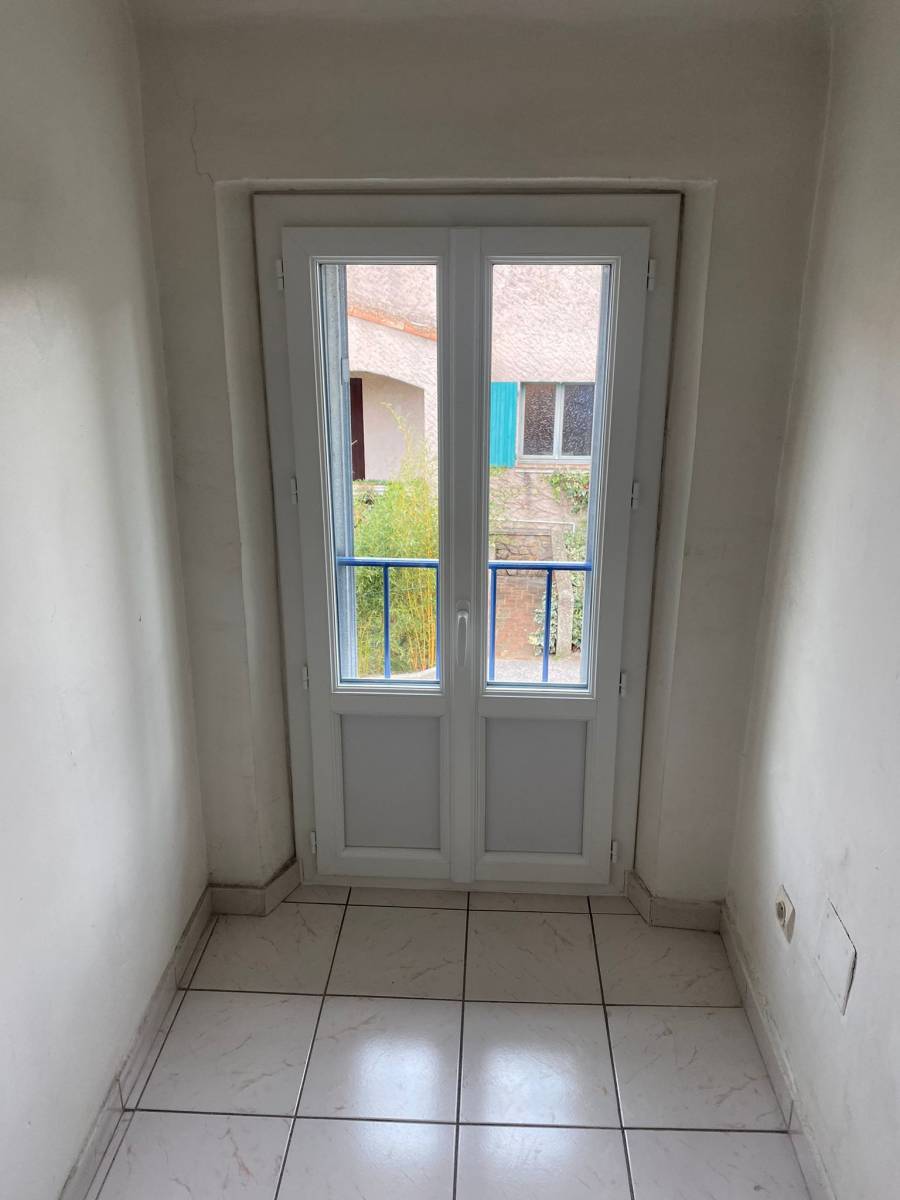 Fenêtre PVC double vitrage phonique avec contrôle solaire 