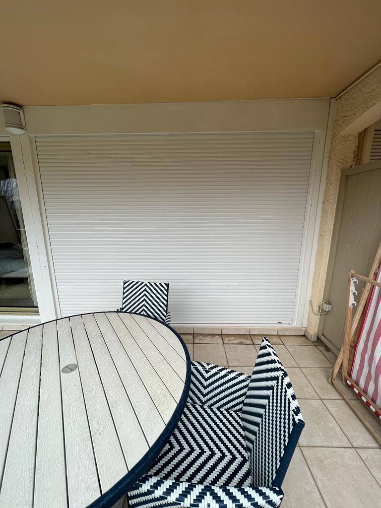 Remplacement de volet roulant traditionnel en aluminium à Saint-Tropez dans le Golfe de Saint-Tropez