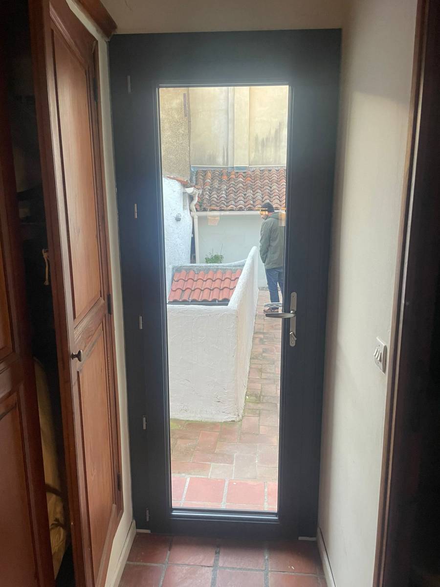 Porte-fenêtre en PVC à Cogolin