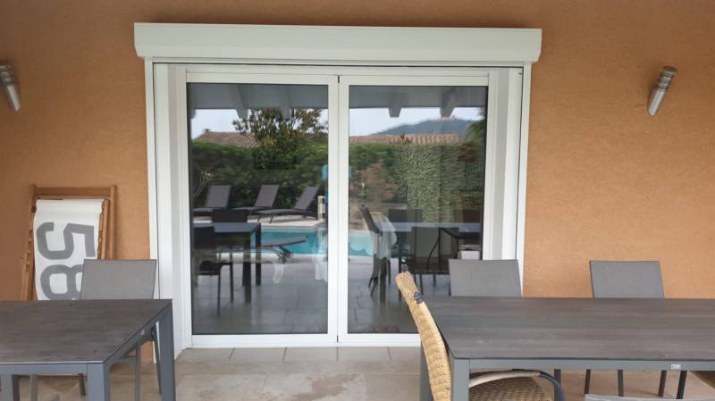 Baie vitrée à galandage 2 vantaux 1 rail à Gassin 