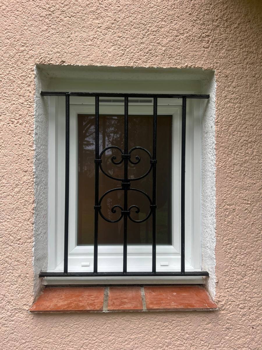 Fenêtre PVC oscillo-battante à Cogolin 